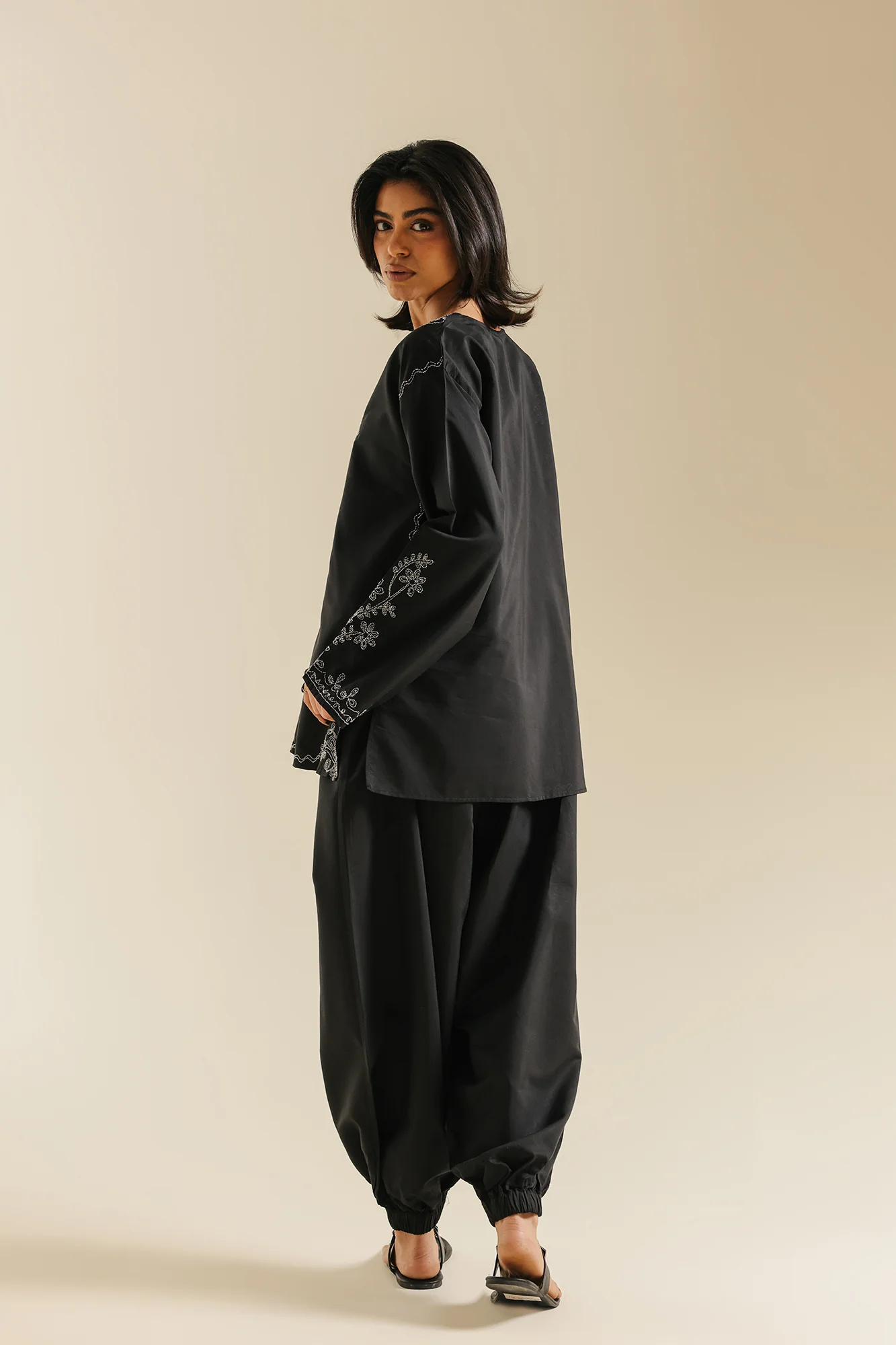 EMBROIDERED KURTI (E0797/119/902) - Image 4