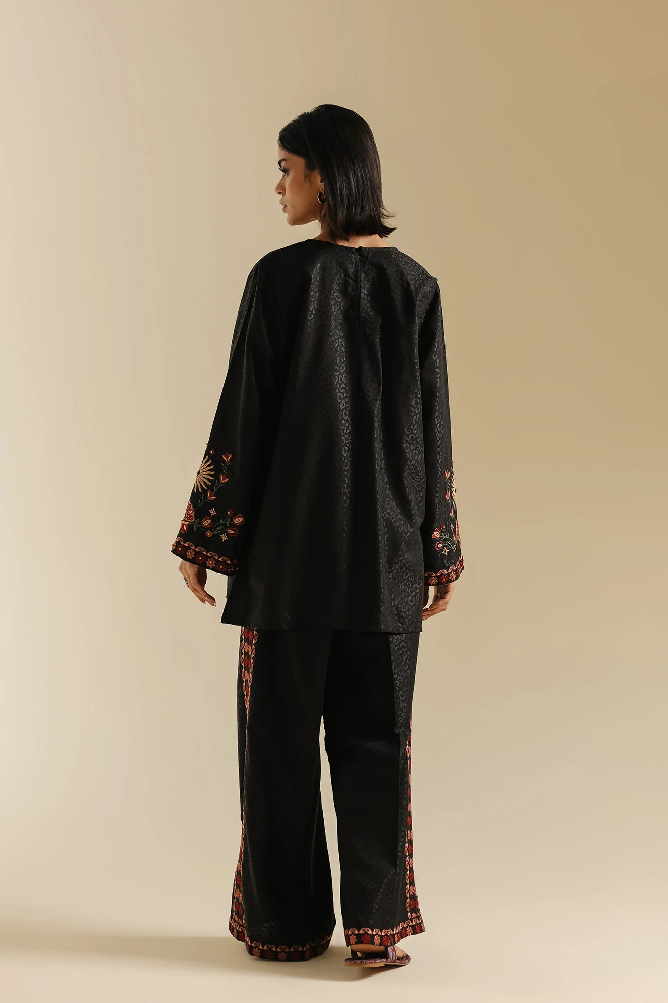 EMBROIDERED SUIT (E0742/119/902) - Image 4
