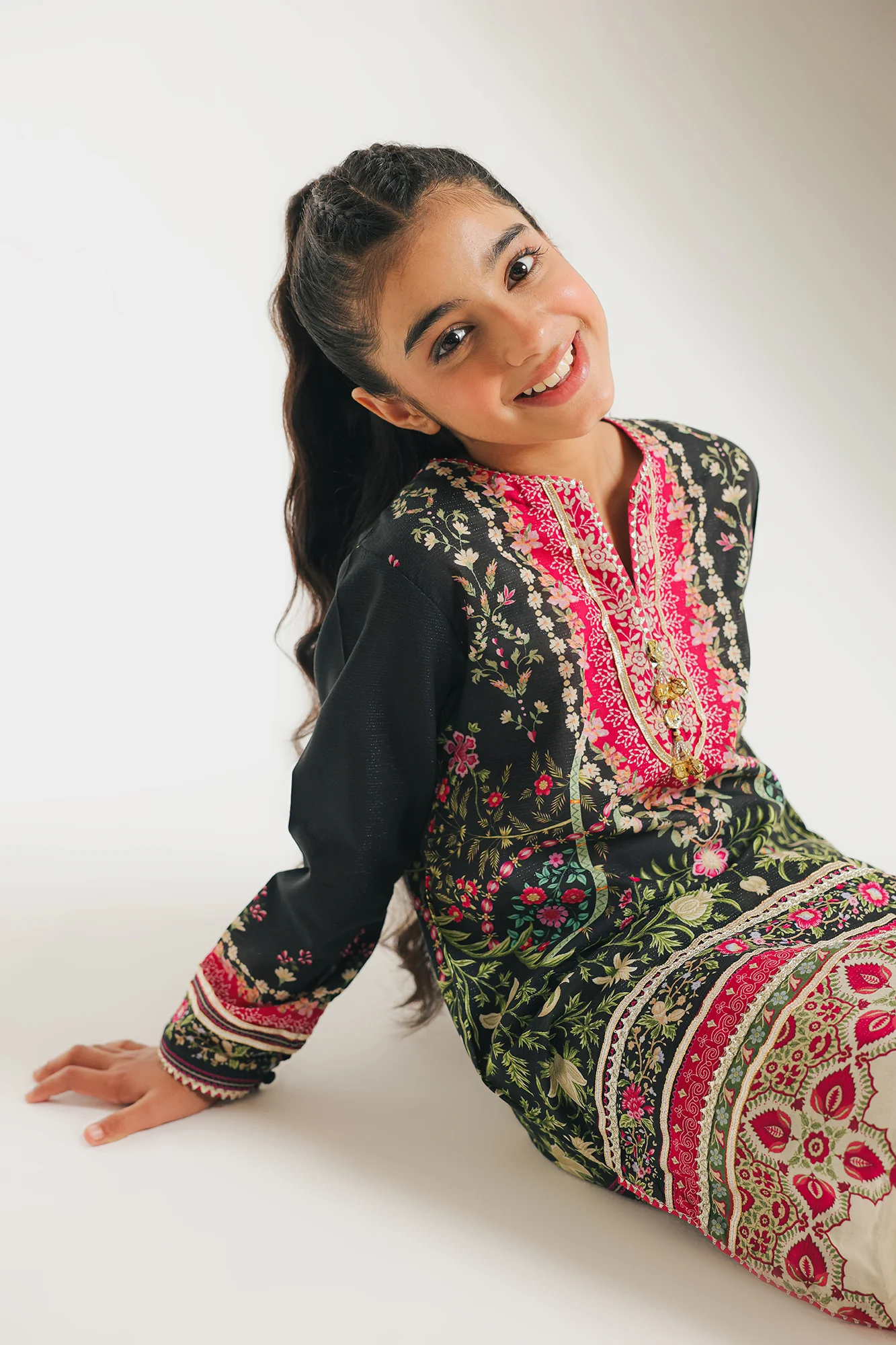 EMBROIDERED SUIT (E0956/404/901 E0956/304/901)