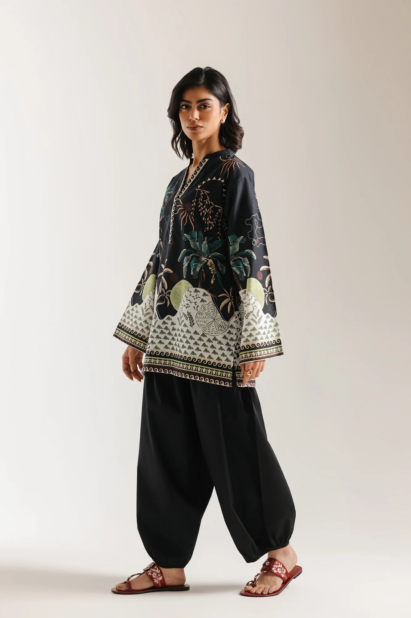 PRINTED KURTI (E7952/102/902) - Image 4