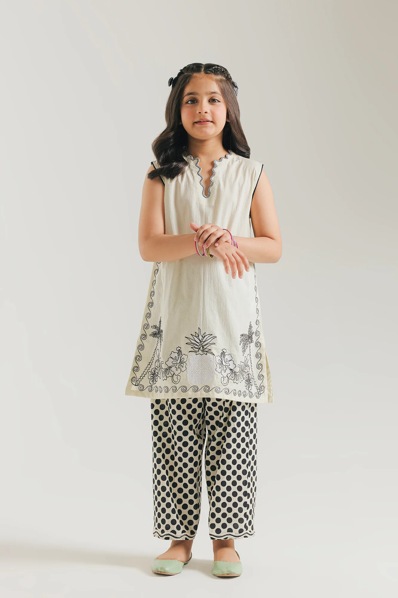EMBROIDERED SUIT (E1578/402/002 E1578/302/002)
