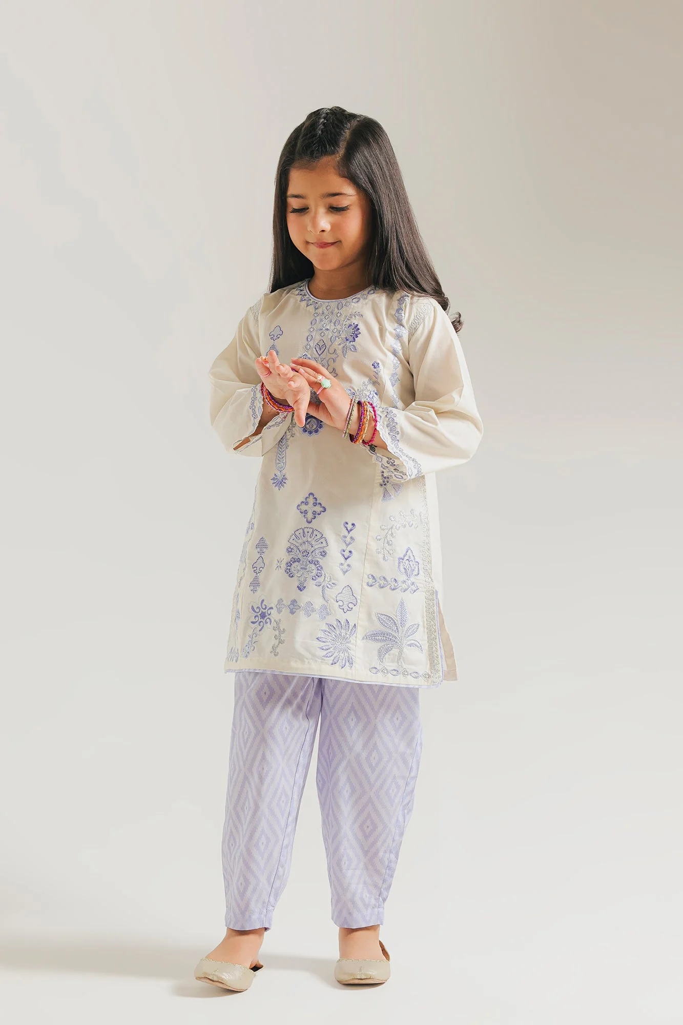 EMBROIDERED SUIT (E1610/402/001 E1610/302/001)