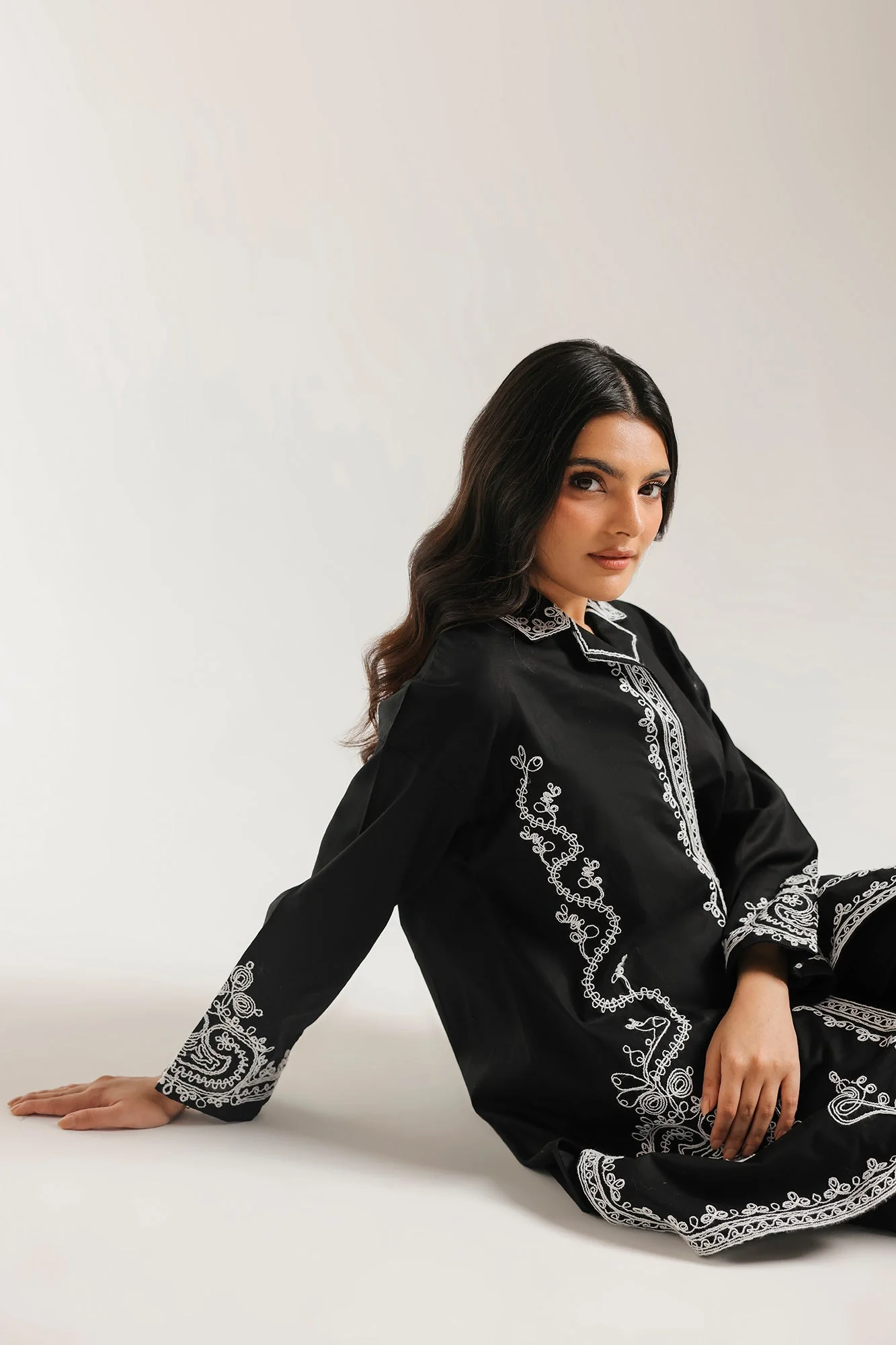 EMBROIDERED SUIT (E7607/102/902)