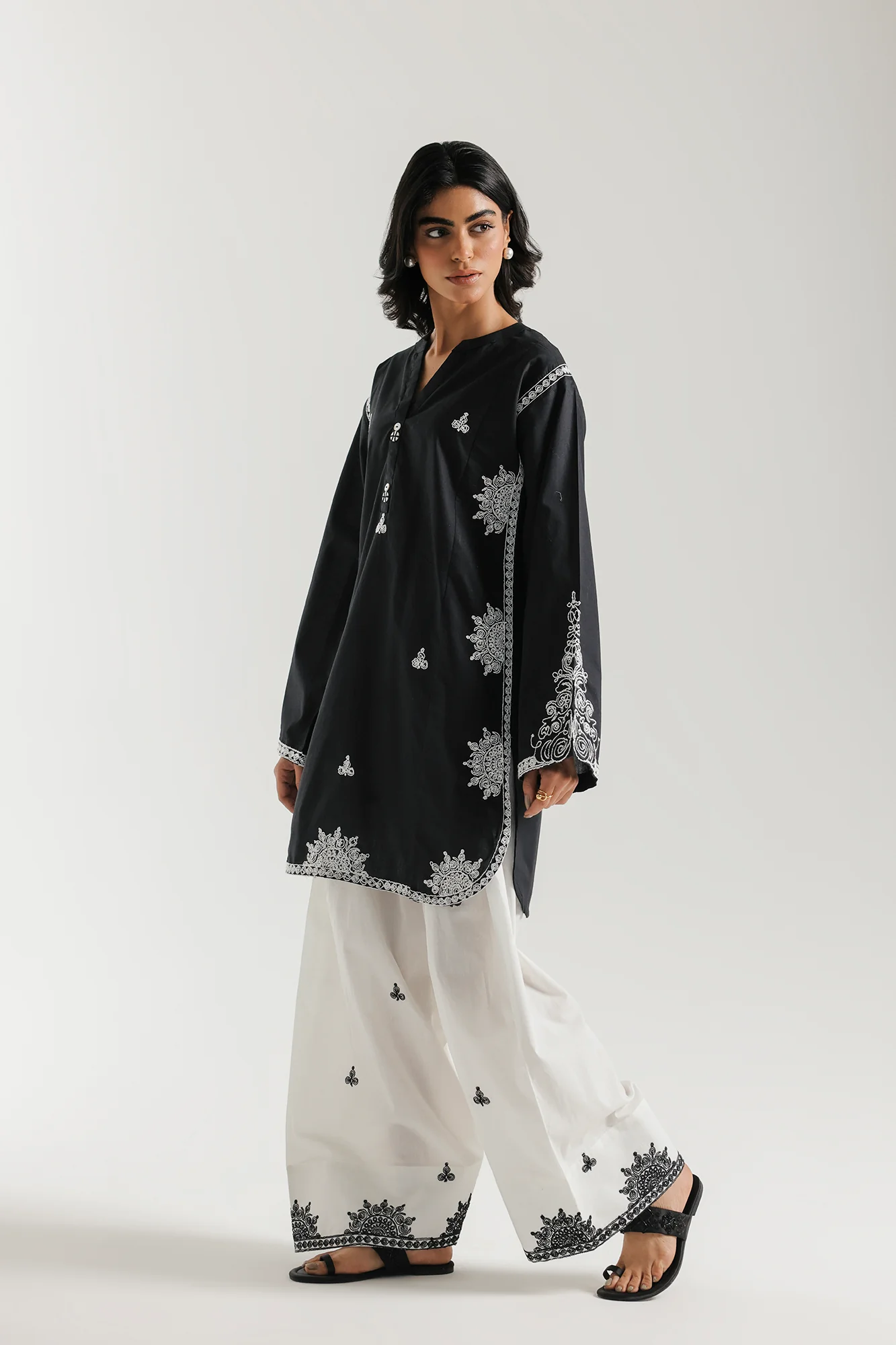 EMBROIDERED SUIT (E7778/102/902) - Image 2