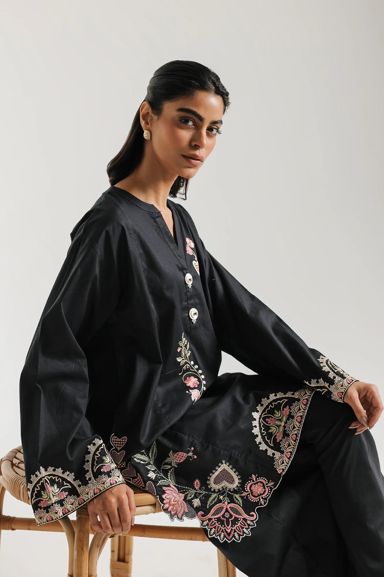 EMBROIDERED SUIT (E7783/102/902)