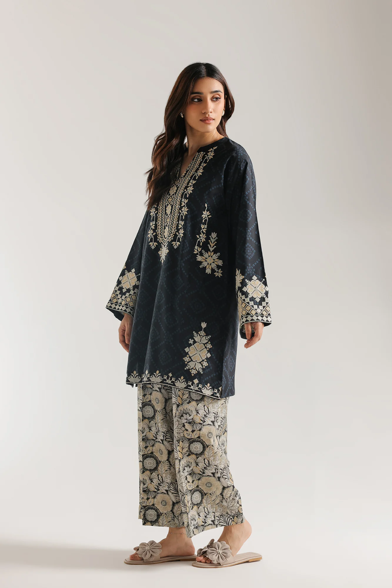 EMBROIDERED SUIT (E7794/102/901) - Image 2