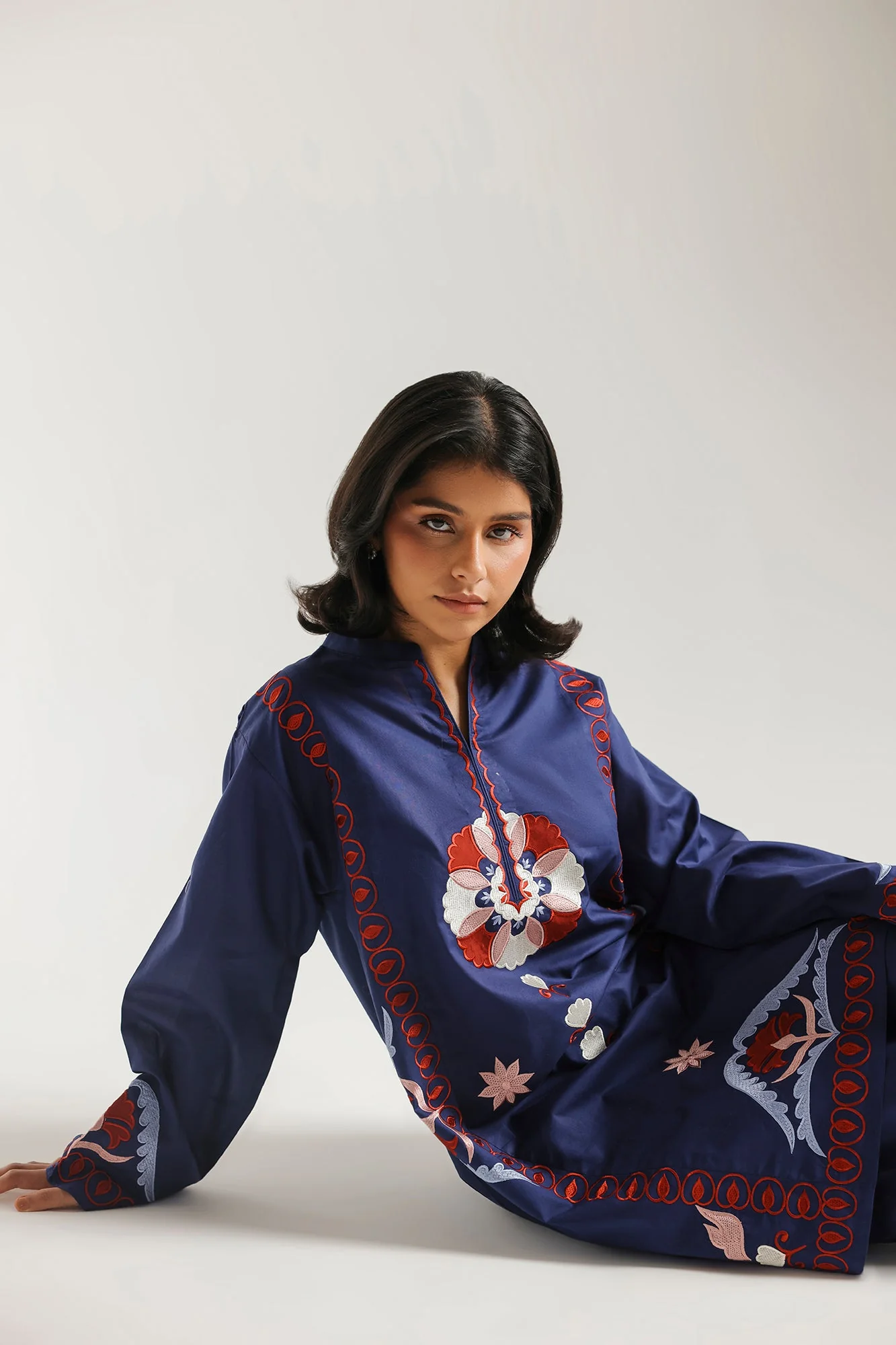 EMBROIDERED SUIT (E7825/102/620)
