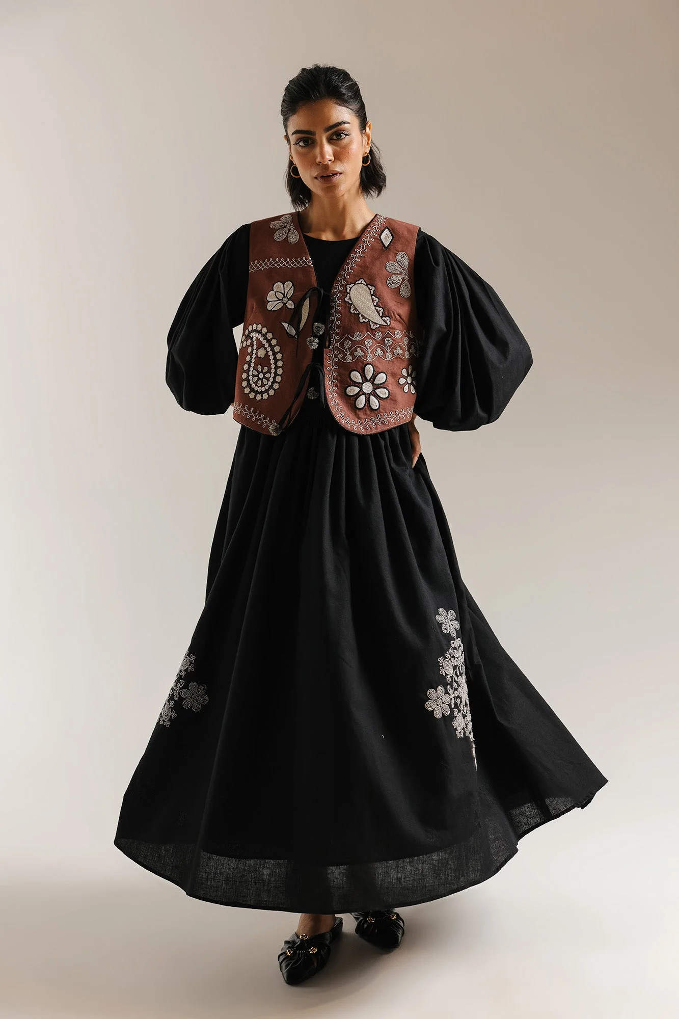 EMBROIDERED DRESS (E1013/101/901)