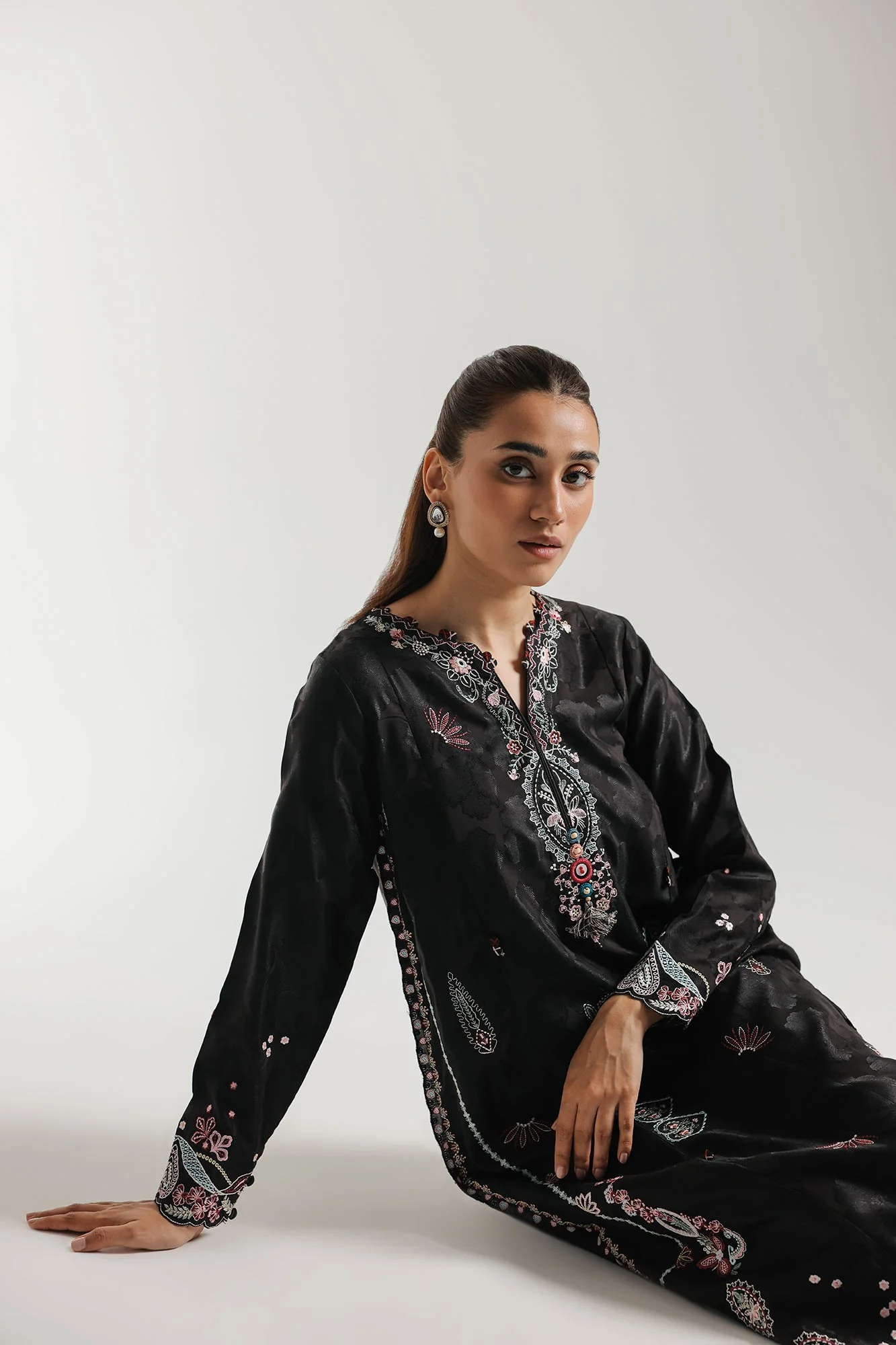 EMBROIDERED KAFTAN (E4397/103/901)