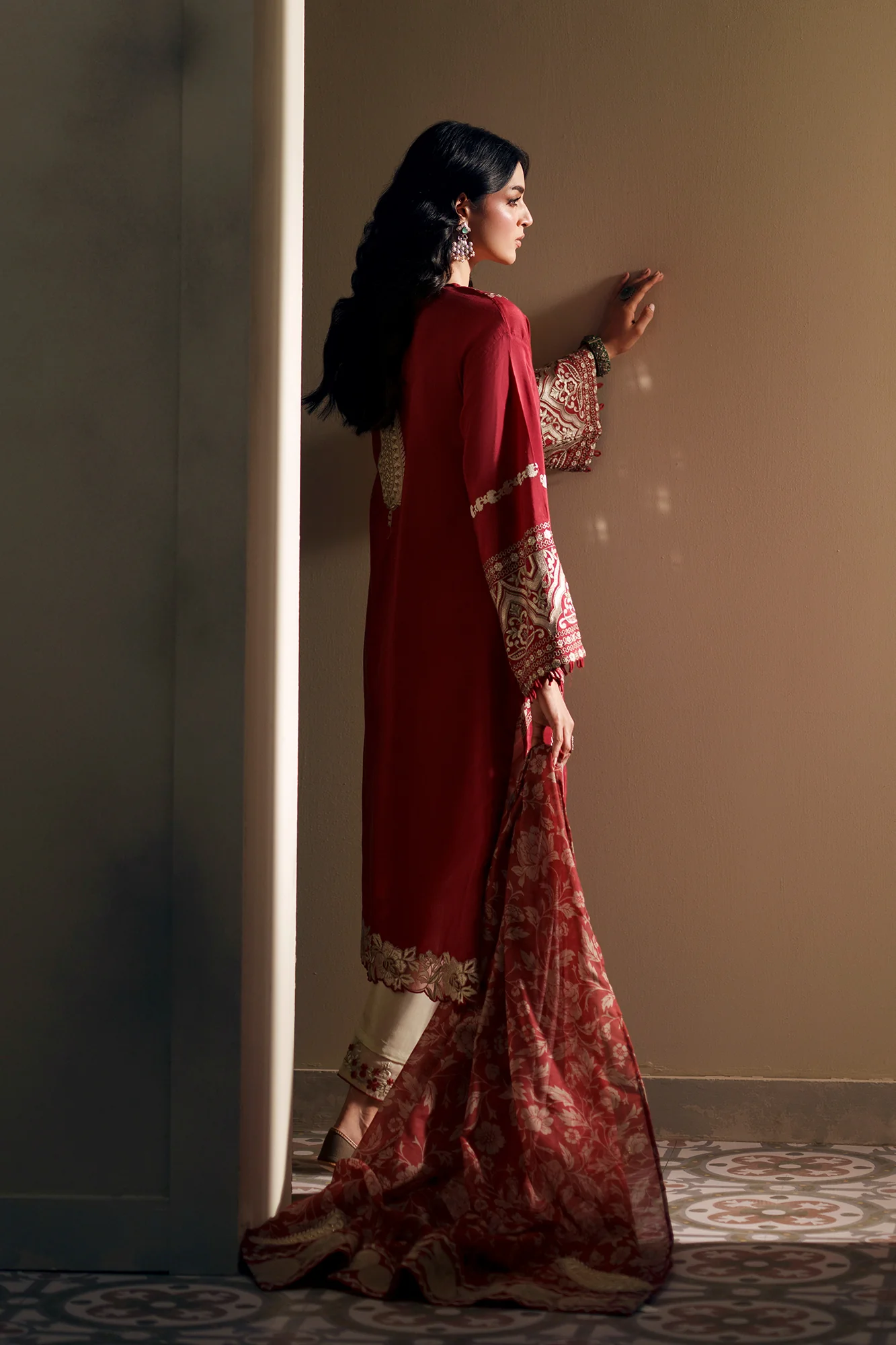 EMBROIDERED SUIT (E4053/103/301)