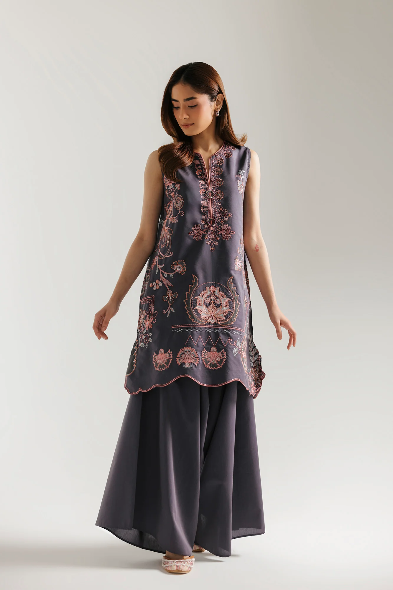 EMBROIDERED SUIT (E4082/103/621)