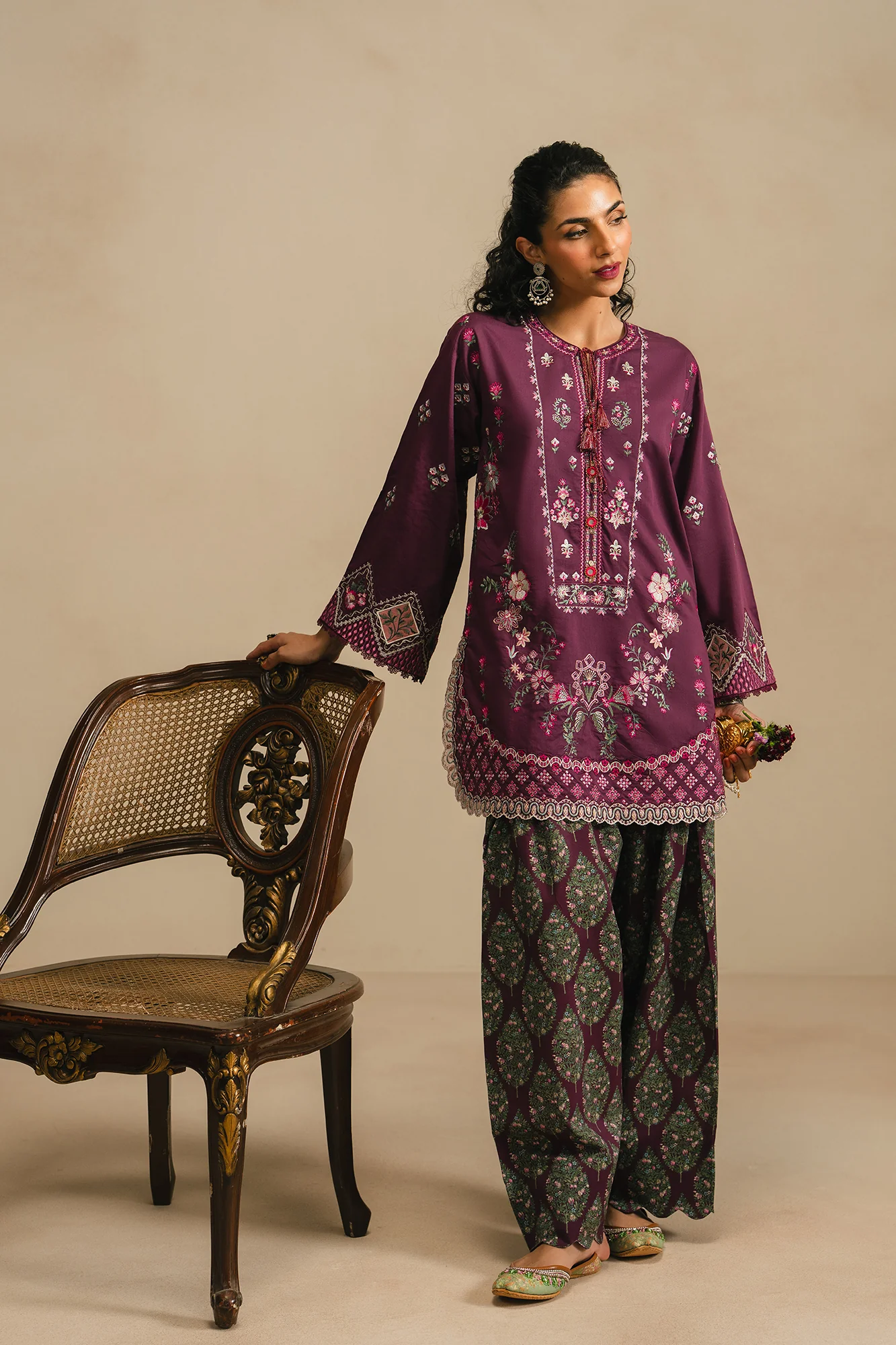 EMBROIDERED SUIT (E4125/103/516)