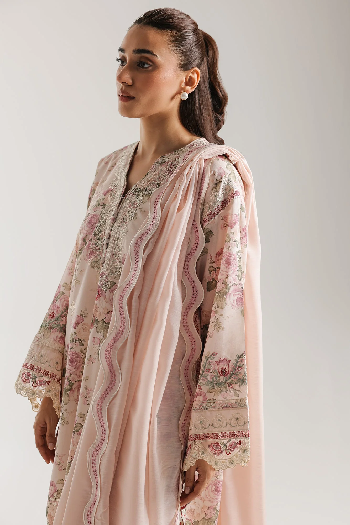 EMBROIDERED SUIT (E4262/103/329)