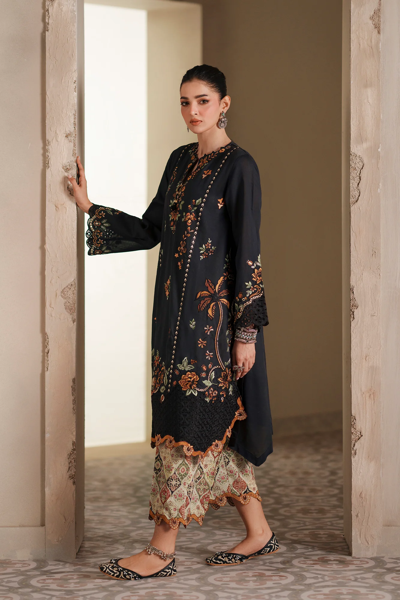 EMBROIDERED SUIT (E4347/103/902) - Image 4