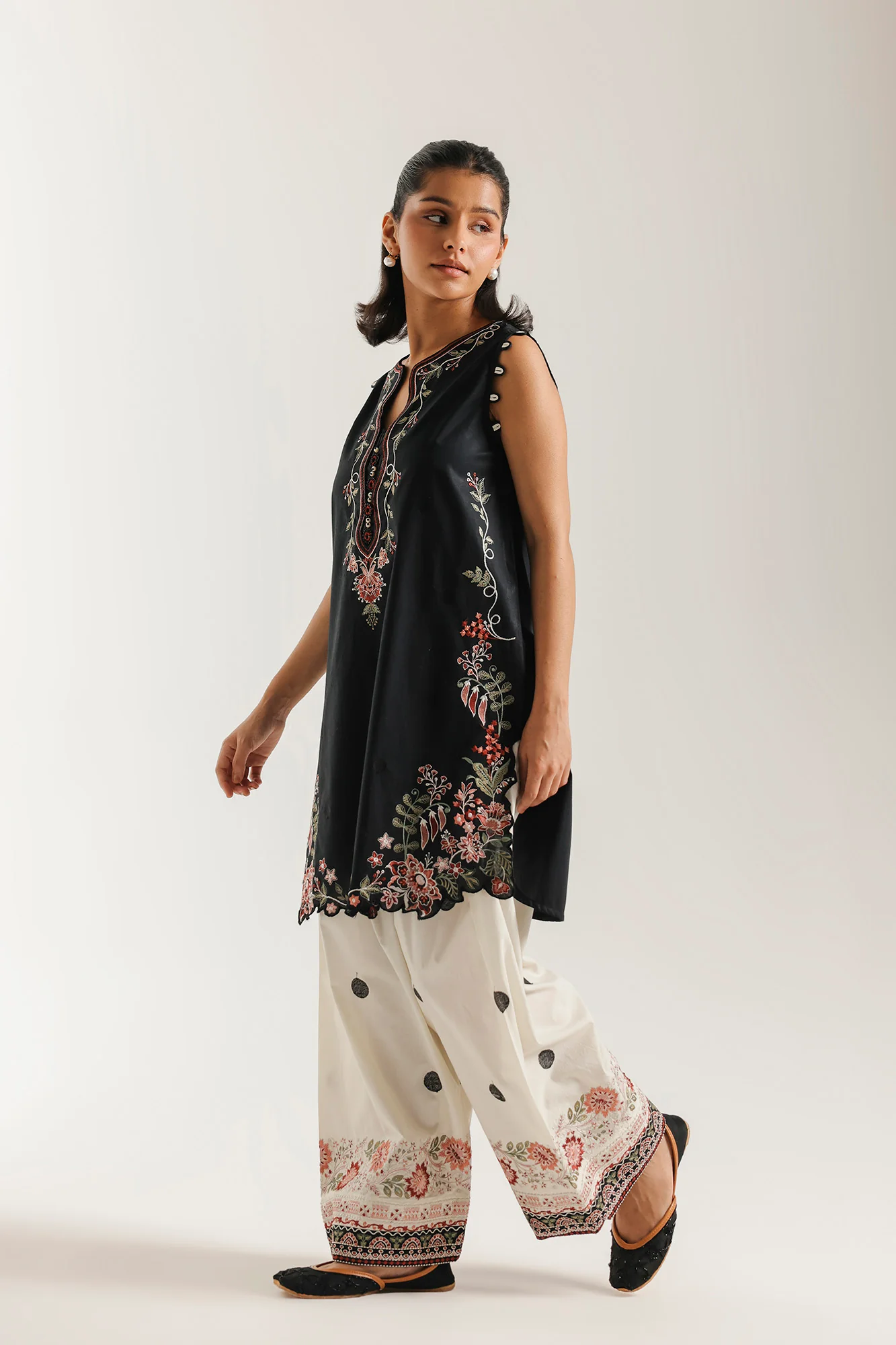 EMBROIDERED SUIT (E4358/103/902) - Image 4