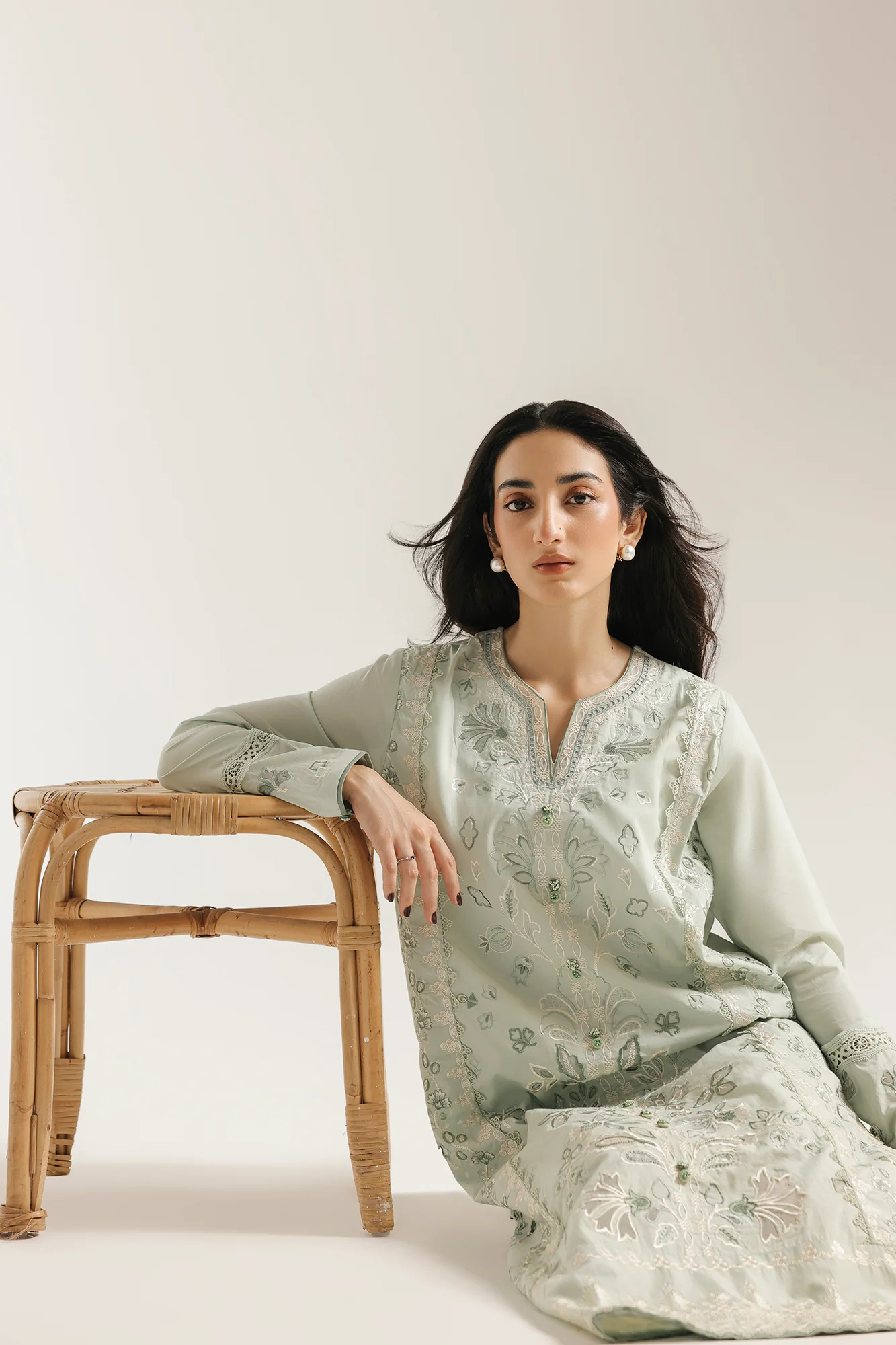 EMBROIDERED SUIT (E4367/103/720)