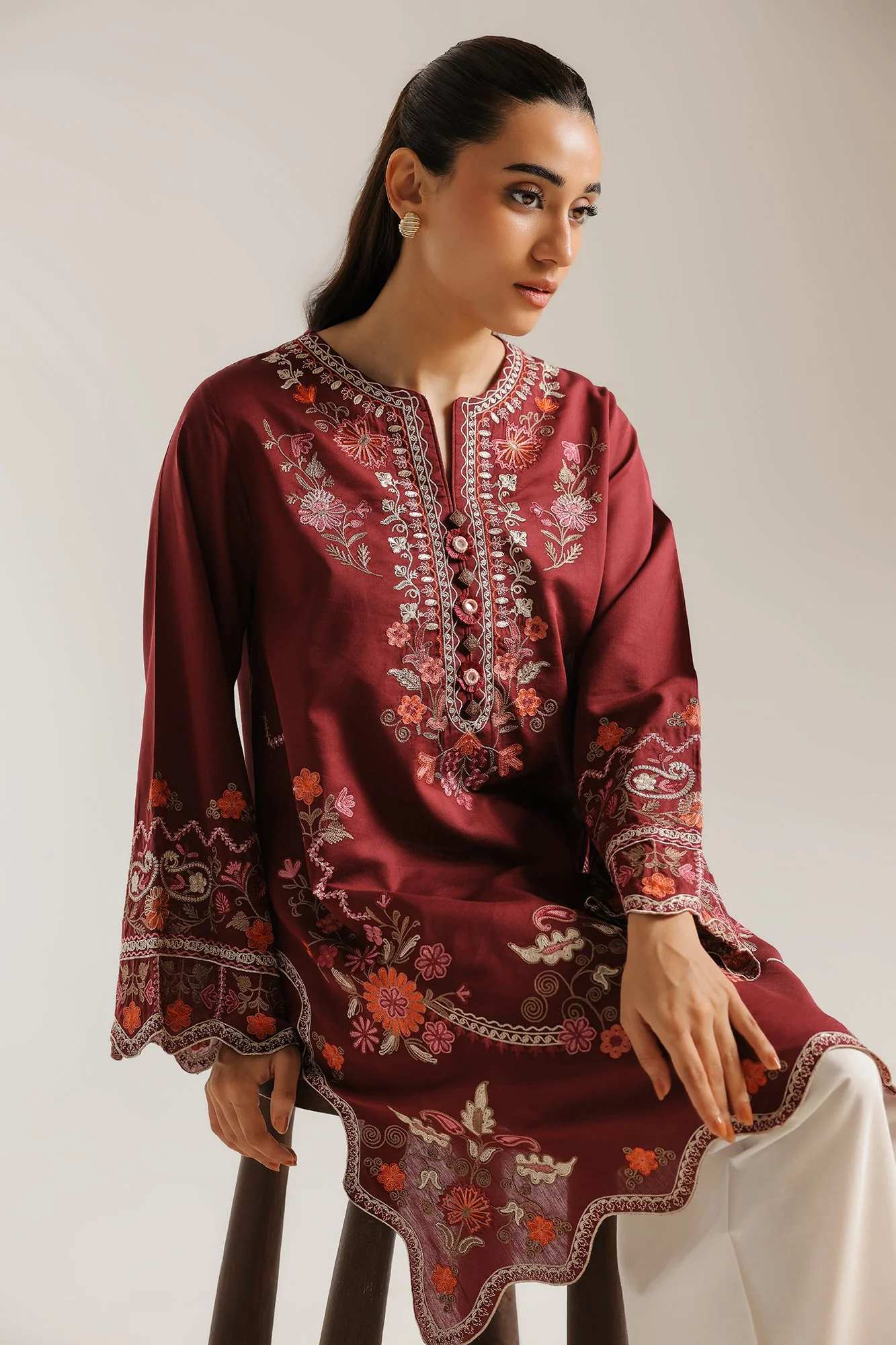 EMBROIDERED SUIT (E4483/103/319)