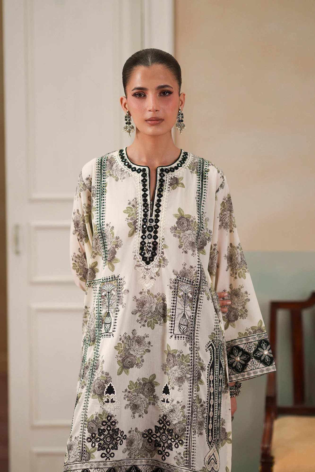 EMBROIDERED SUIT (E4486/103/004) - Image 7