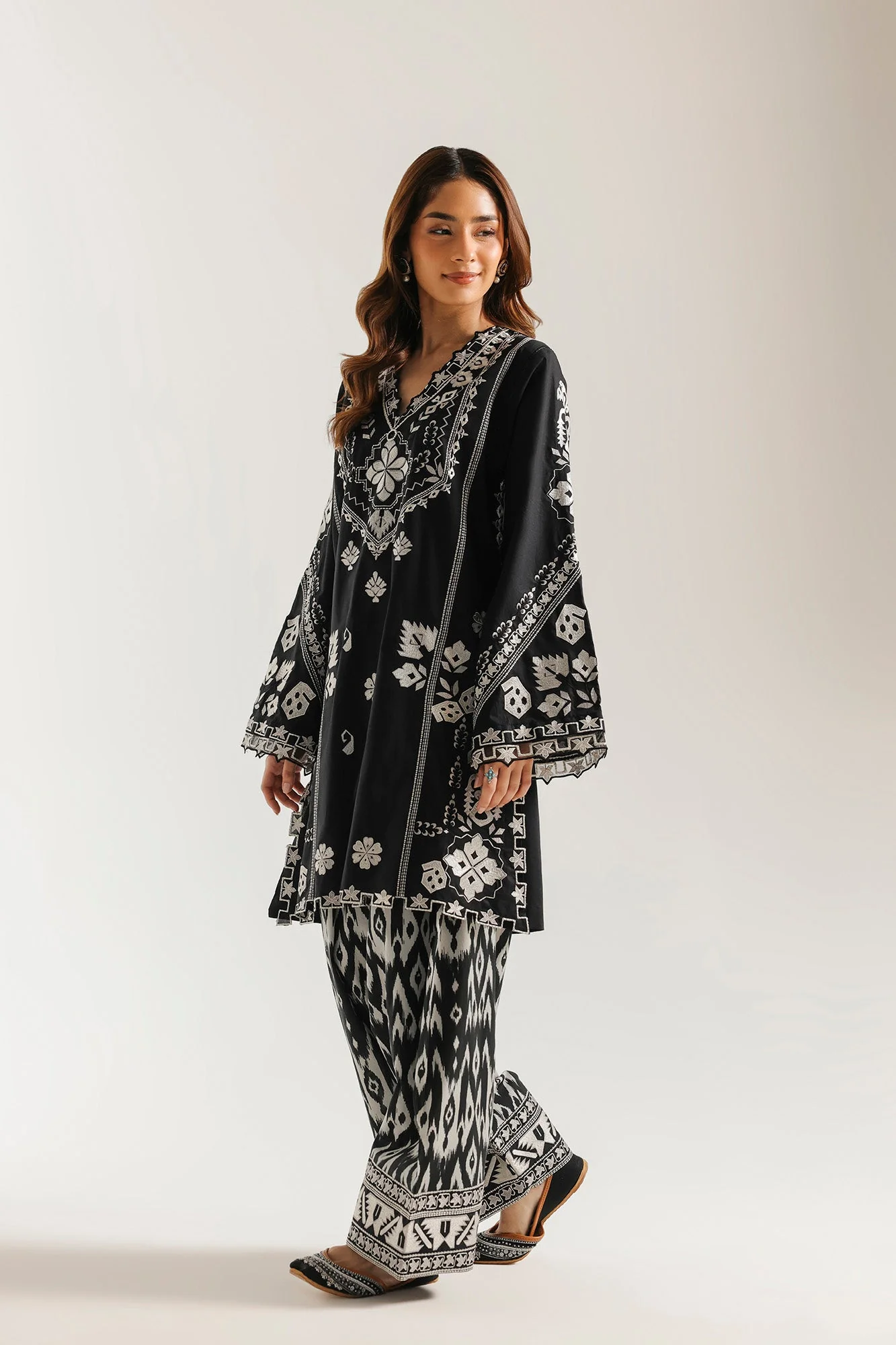 EMBROIDERED SUIT (E4537/103/902) - Image 3