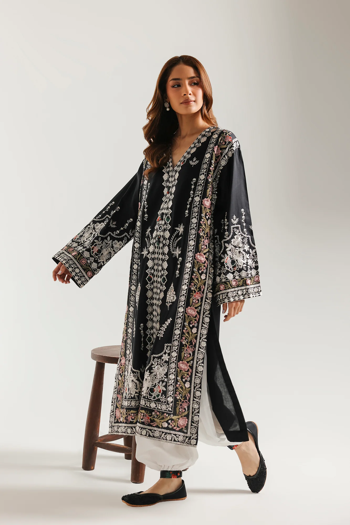 EMBROIDERED SUIT (E4642/103/902) - Image 2